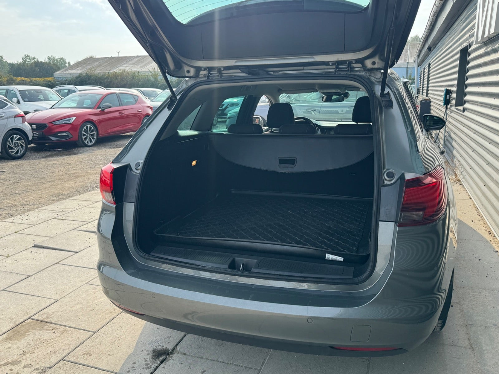 Grå Opel Astra fra 2018