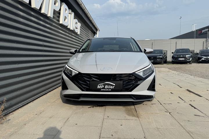 Sølv Hyundai i20 fra 2025
