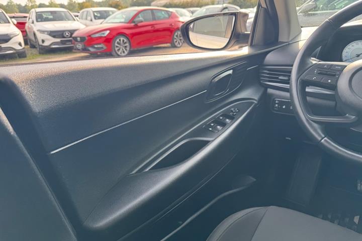 Sølv Hyundai i20 fra 2025