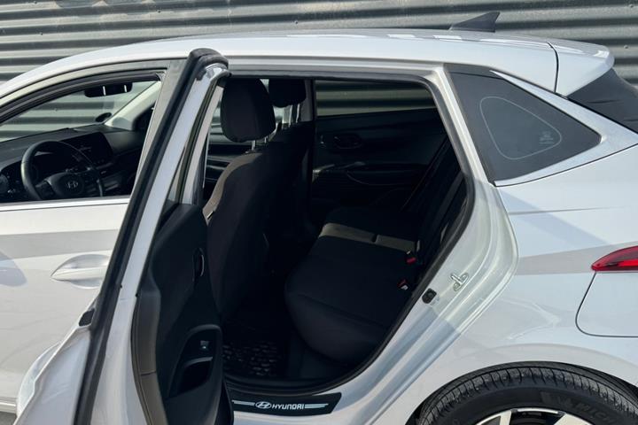 Sølv Hyundai i20 fra 2025