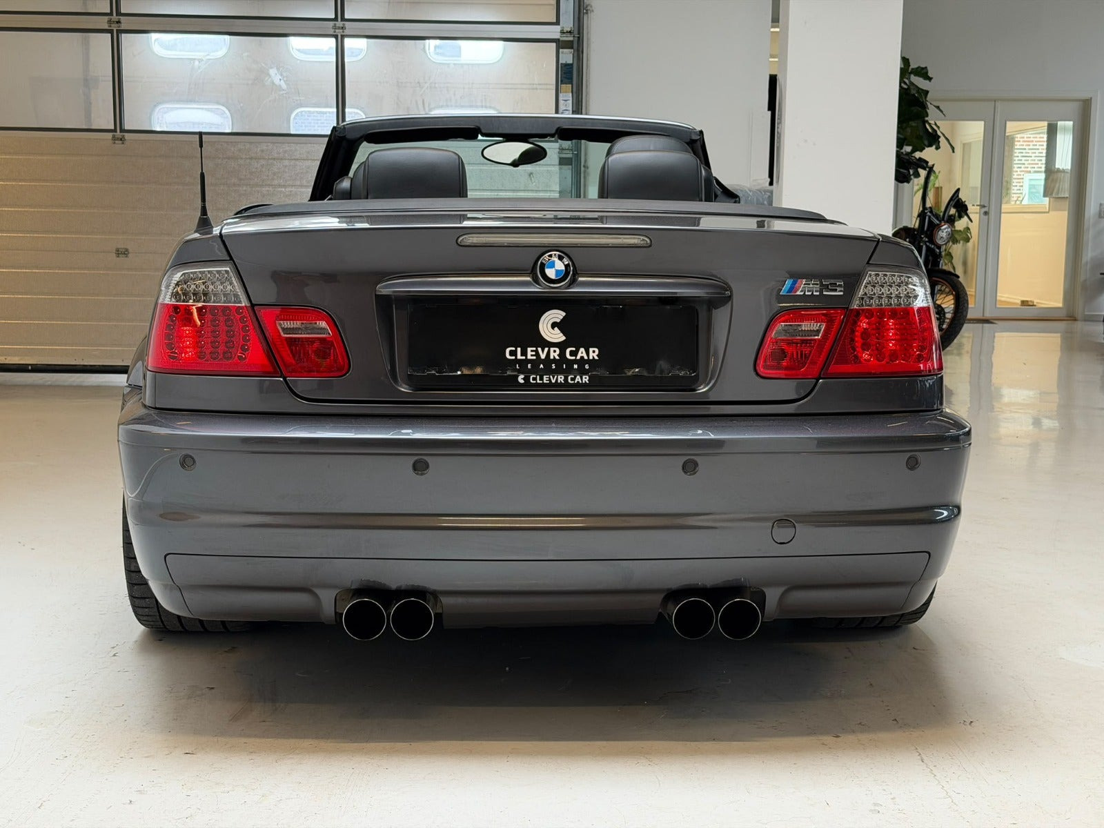Grå BMW M3 fra 2003