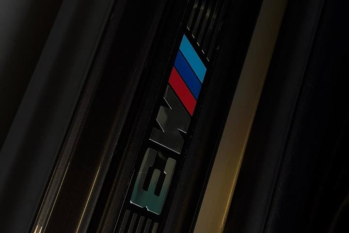 Grå BMW M3 fra 2003
