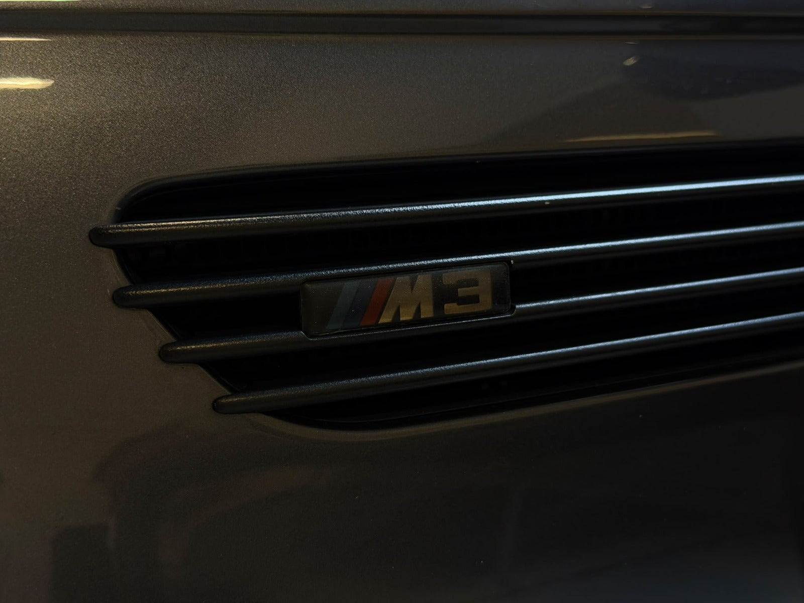 Grå BMW M3 fra 2003