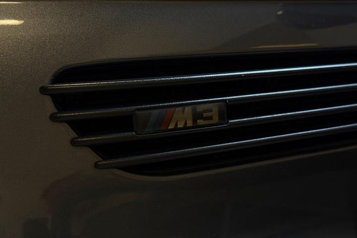 Grå BMW M3 fra 2003