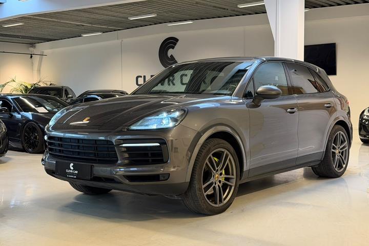 Grå Porsche Cayenne fra 2021