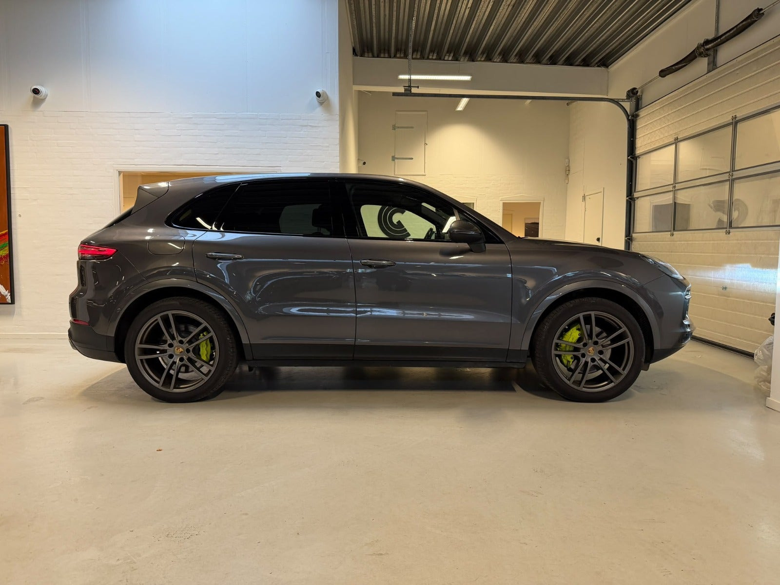 Grå Porsche Cayenne fra 2021