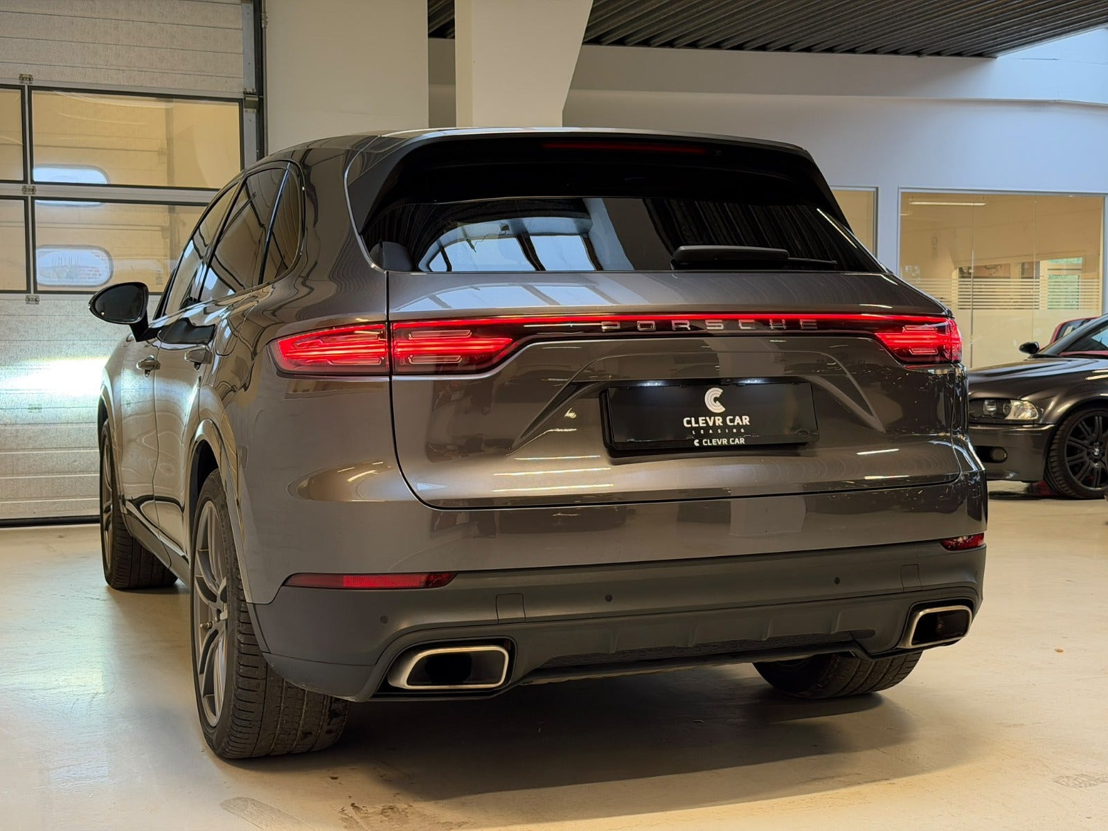 Grå Porsche Cayenne fra 2021