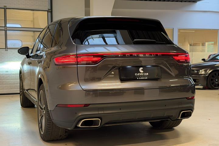 Grå Porsche Cayenne fra 2021