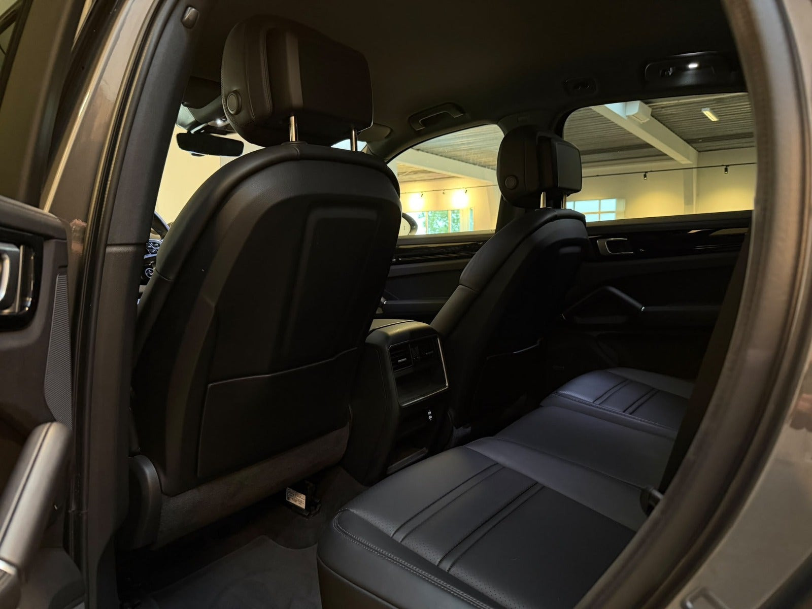 Grå Porsche Cayenne fra 2021