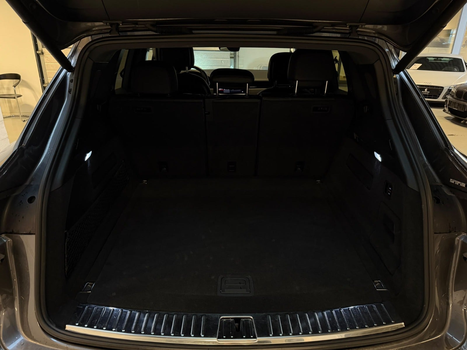 Grå Porsche Cayenne fra 2021