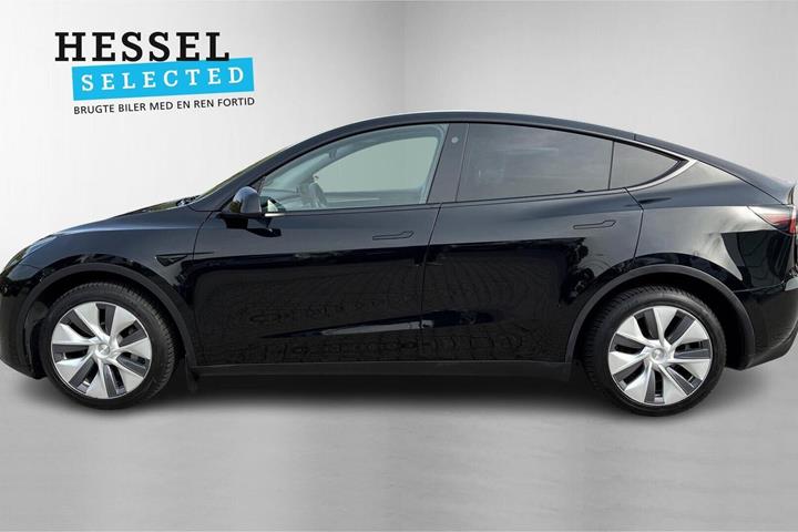 Sort Tesla Model Y fra 2023