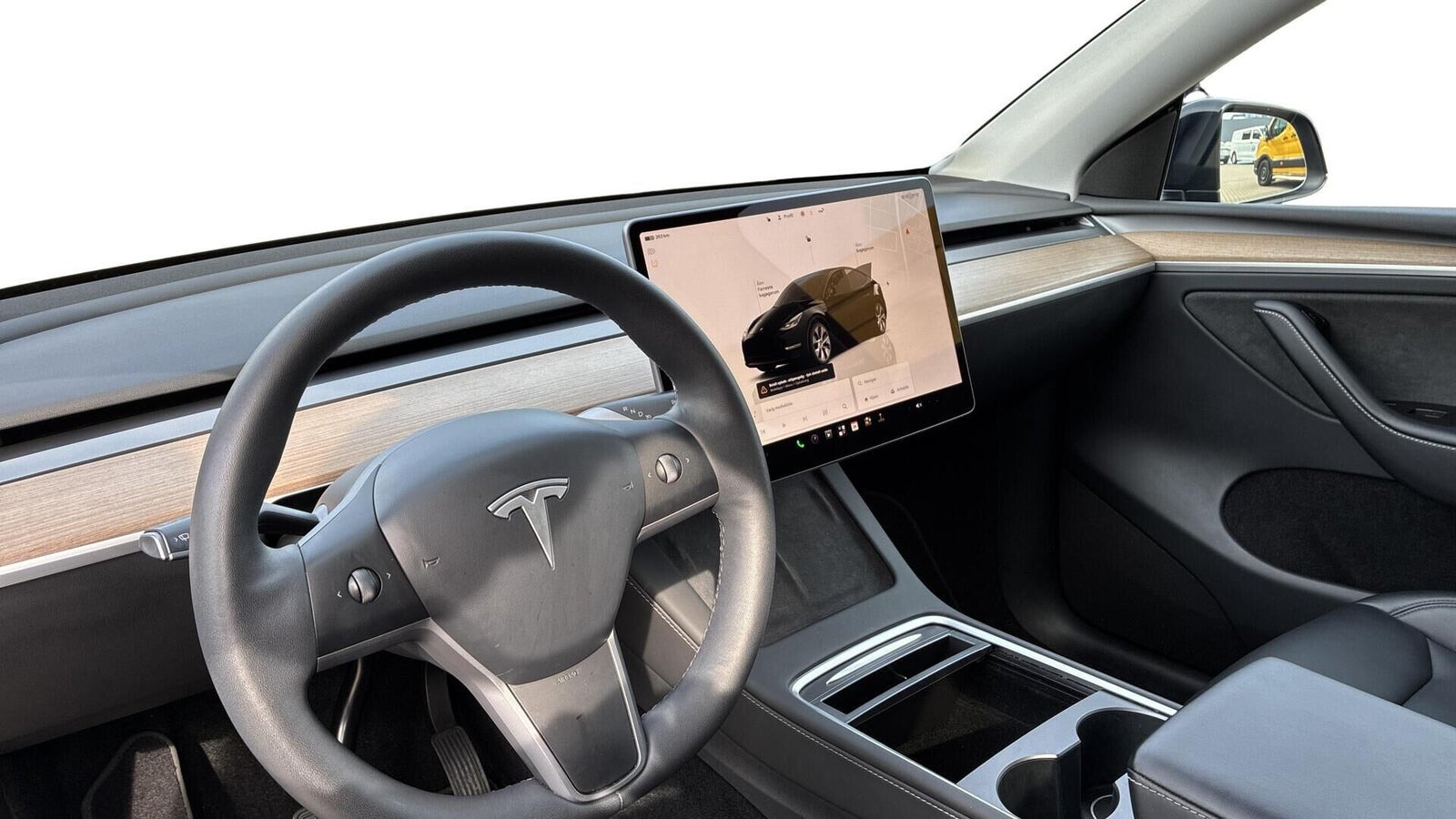 Sort Tesla Model Y fra 2023