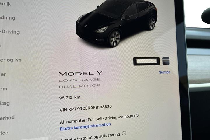 Sort Tesla Model Y fra 2023