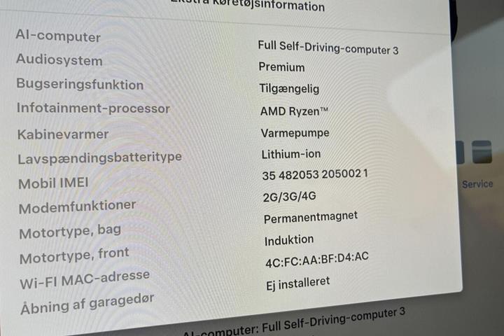 Sort Tesla Model Y fra 2023
