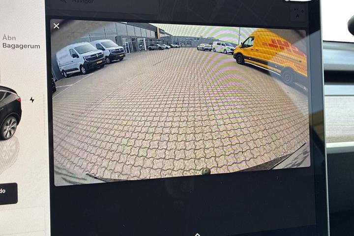Sort Tesla Model Y fra 2023