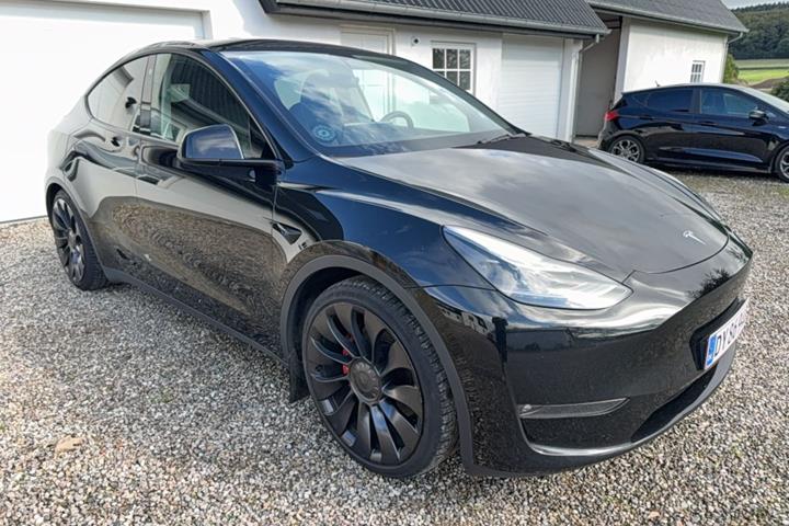 undefined Tesla Model Y fra 2024