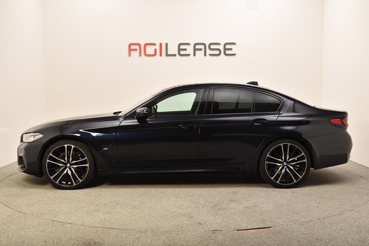 Sort BMW 545e fra 2021