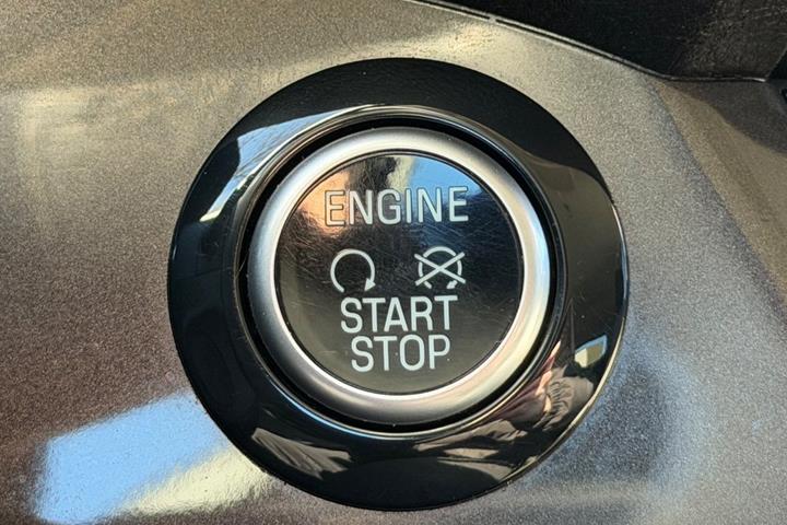 Hvid Ford C-MAX fra 2019