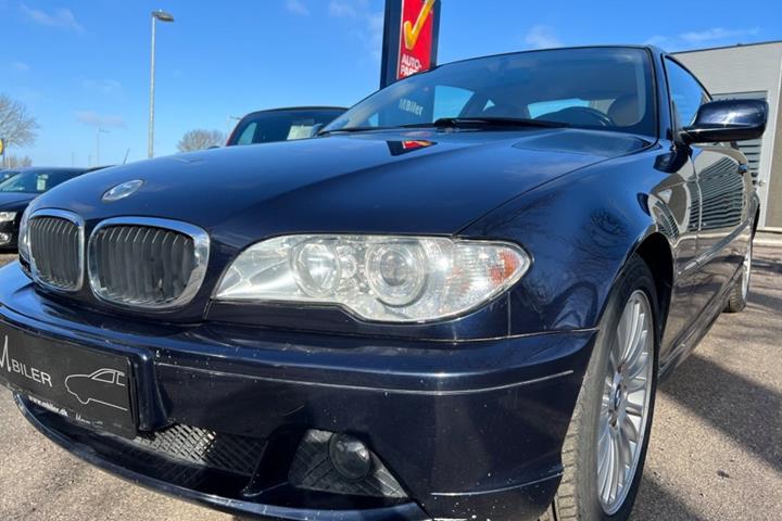 Blå BMW 318Ci fra 2003