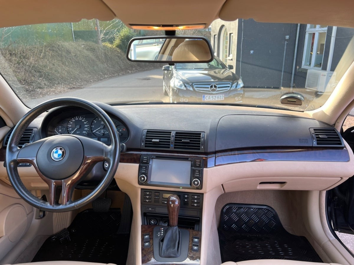 Blå BMW 318Ci fra 2003