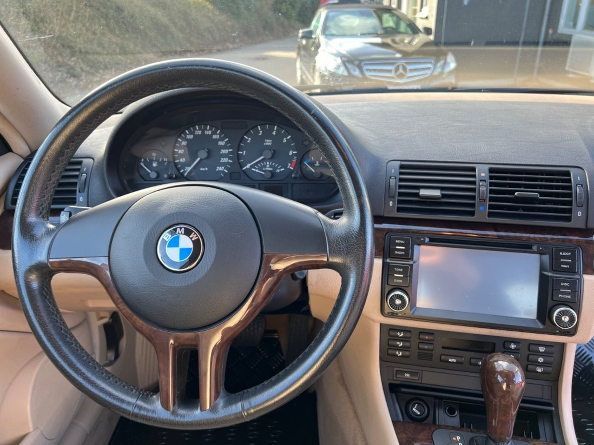 Blå BMW 318Ci fra 2003