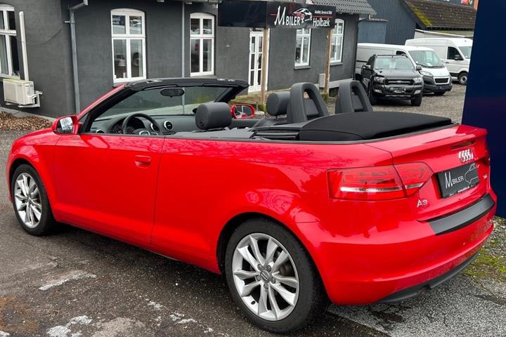 Rød Audi A3 fra 2011