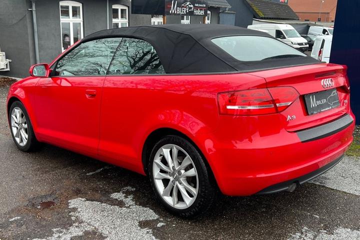 Rød Audi A3 fra 2011