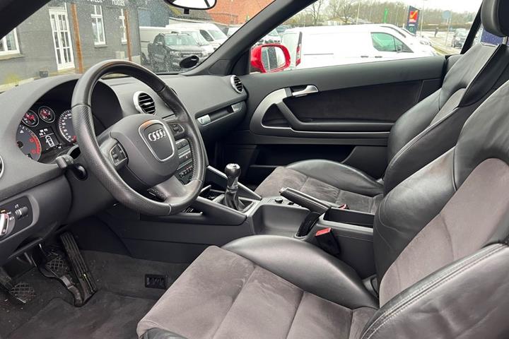 Rød Audi A3 fra 2011
