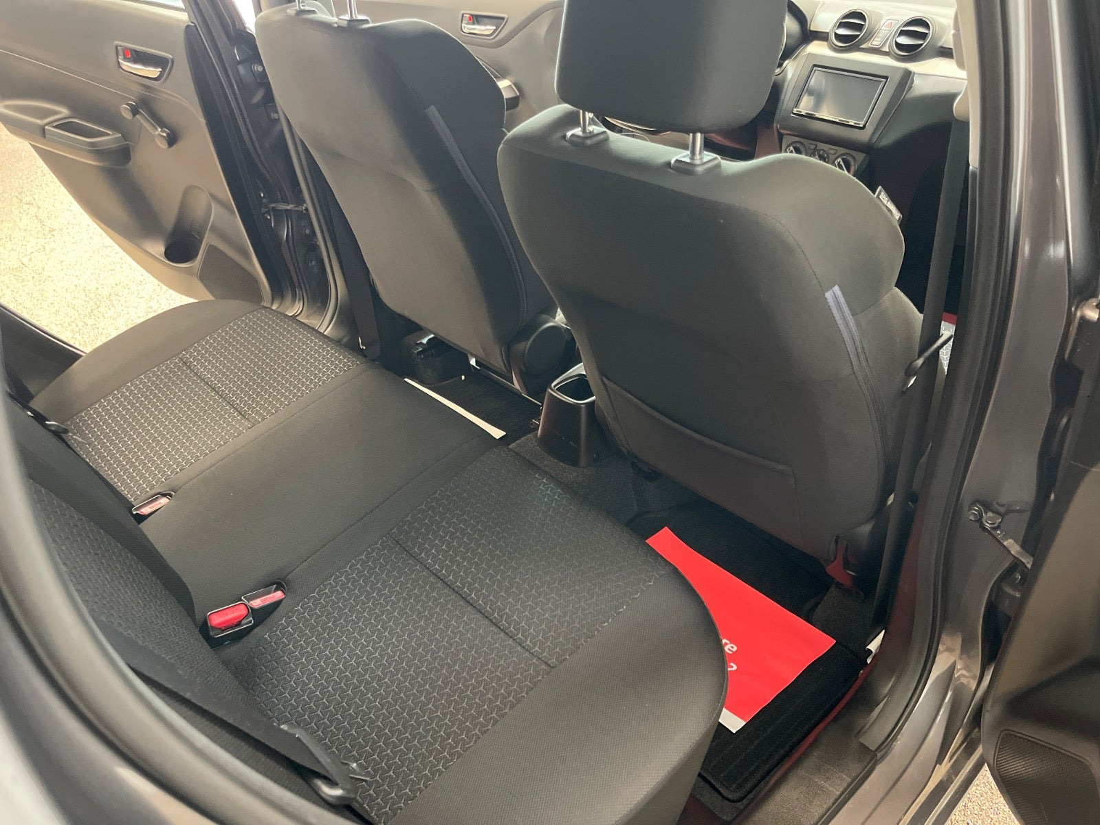 Grå Suzuki Swift fra 2022