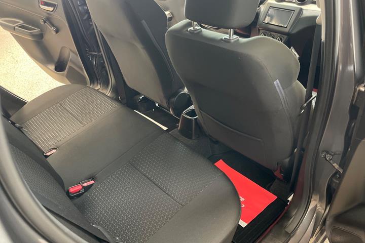 Grå Suzuki Swift fra 2022
