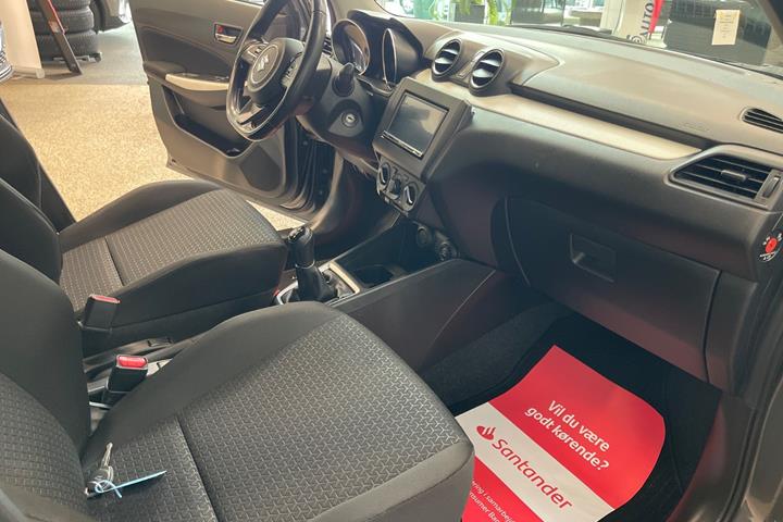 Grå Suzuki Swift fra 2022