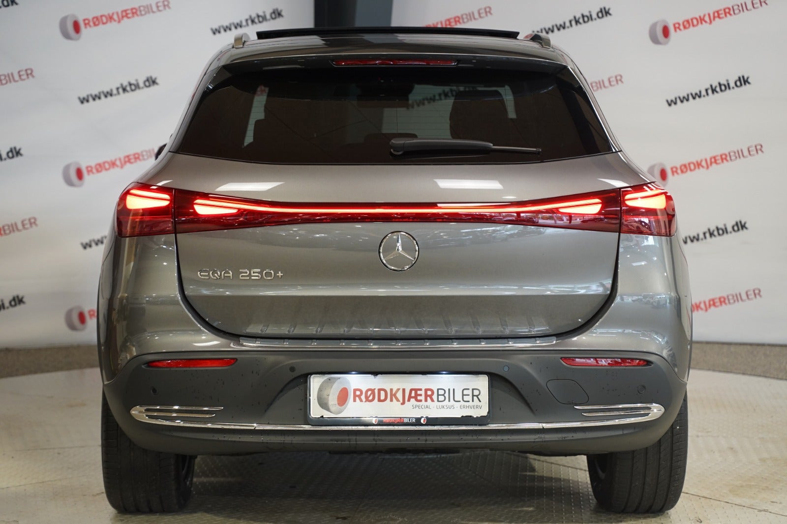 Grå Mercedes EQA250+ fra 2025