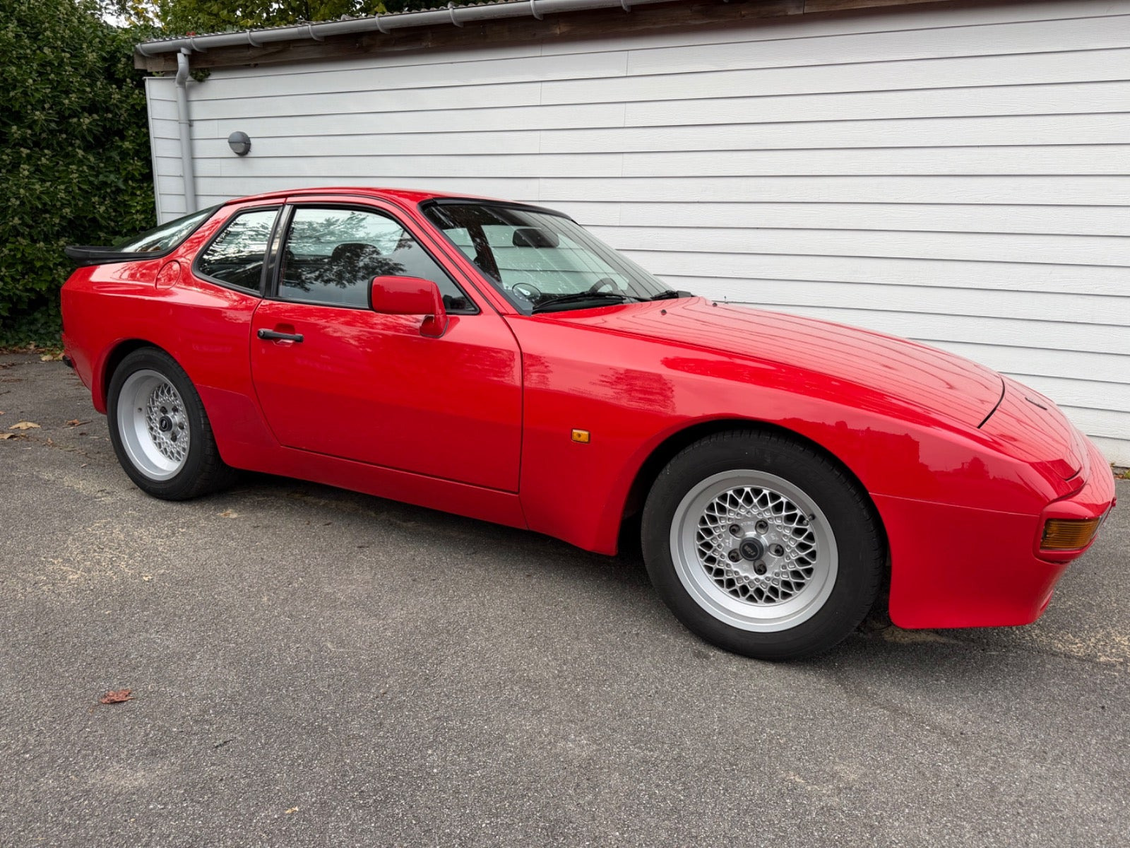 Rød Porsche 944 fra 1982