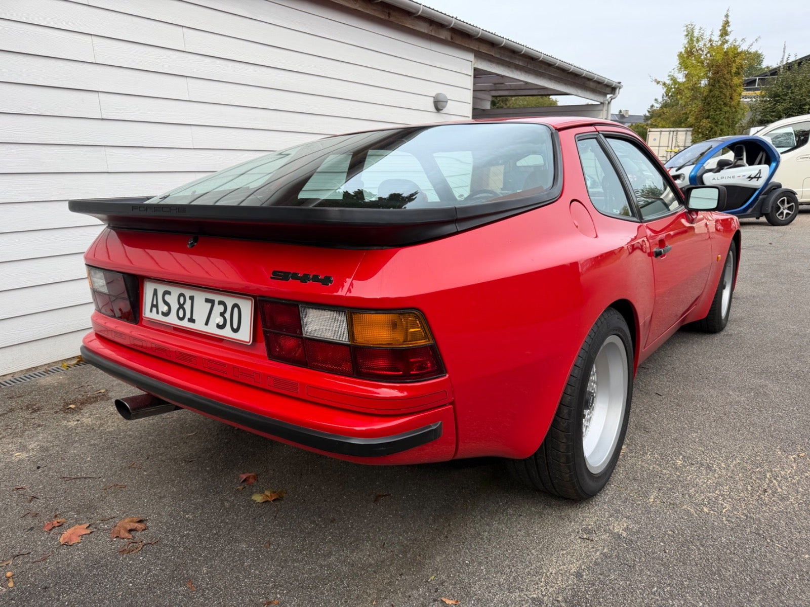 Rød Porsche 944 fra 1982