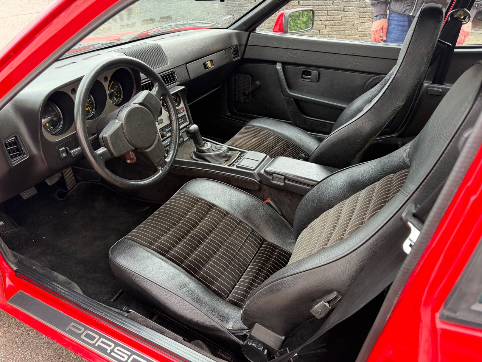 Rød Porsche 944 fra 1982