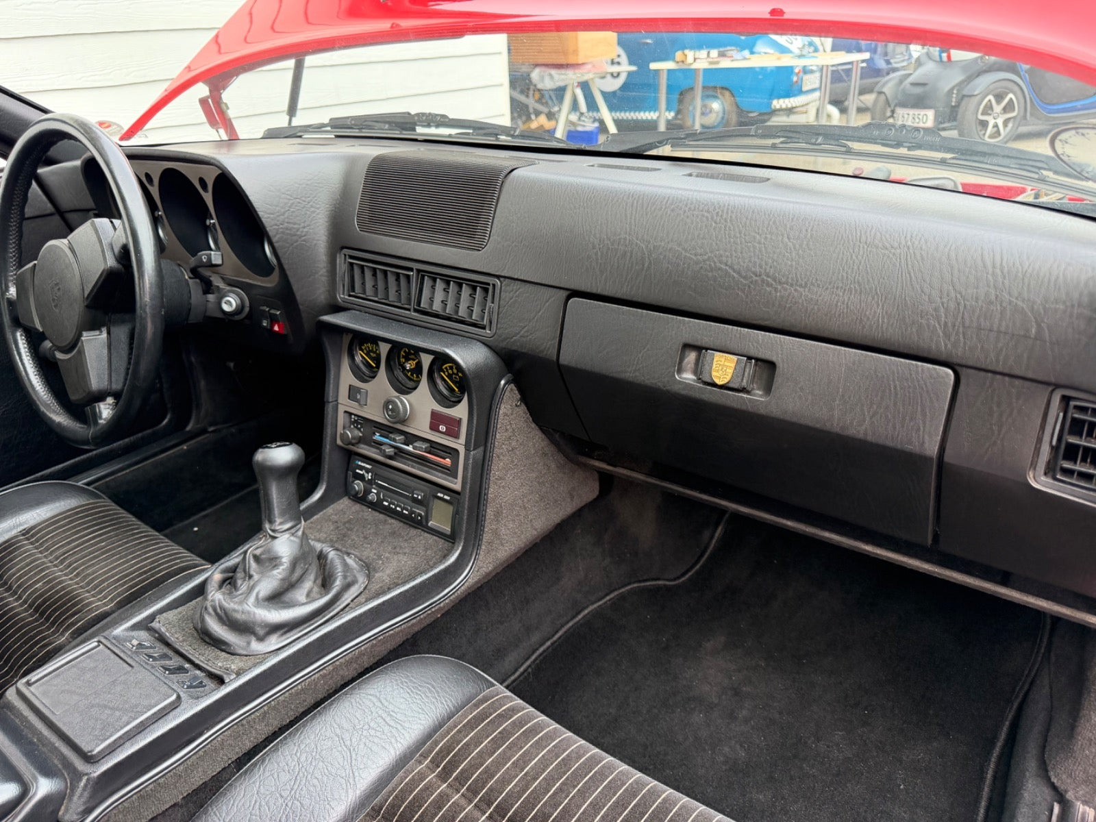 Rød Porsche 944 fra 1982