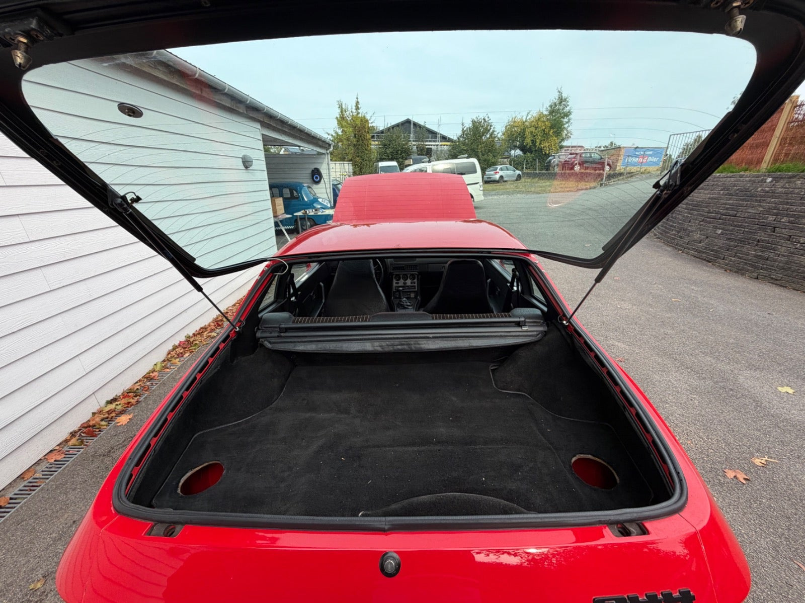 Rød Porsche 944 fra 1982