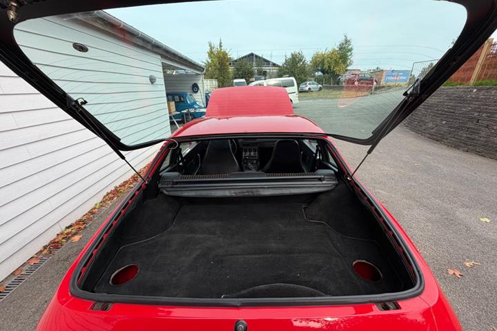 Rød Porsche 944 fra 1982