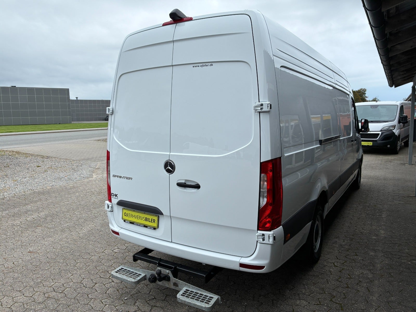 Hvid Mercedes Sprinter 317 fra 2024