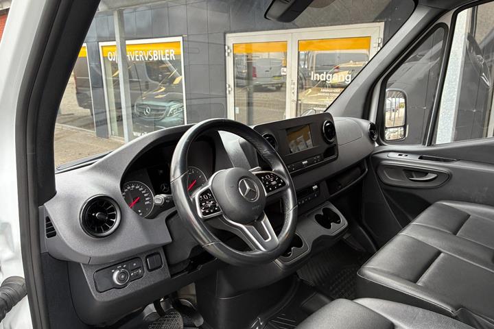 Hvid Mercedes Sprinter 317 fra 2024