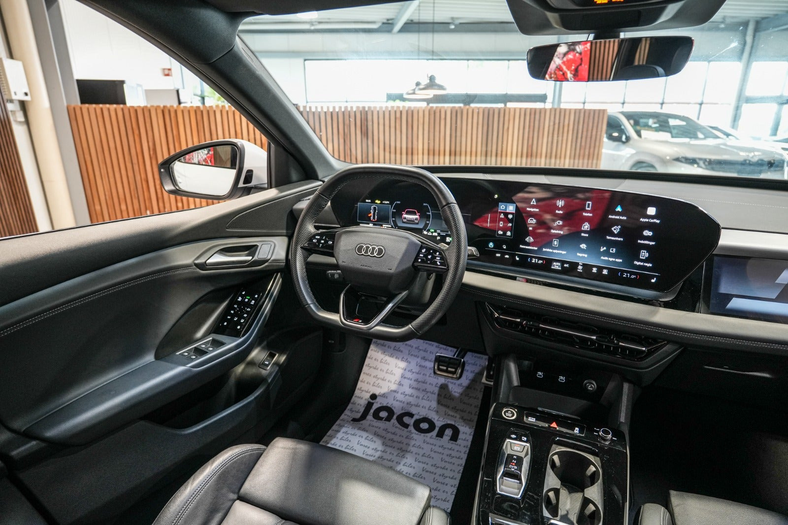 Hvid Audi Q6 e-tron fra 2025