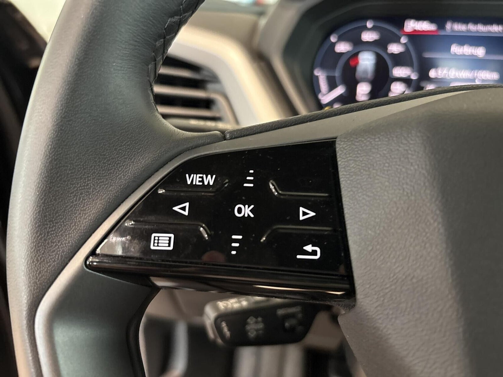 Sort Audi Q4 e-tron fra 2024