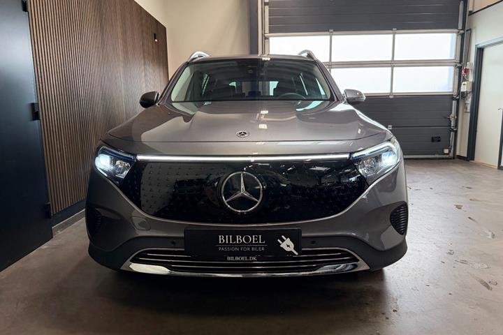 Grå Mercedes EQB250+ fra 2025