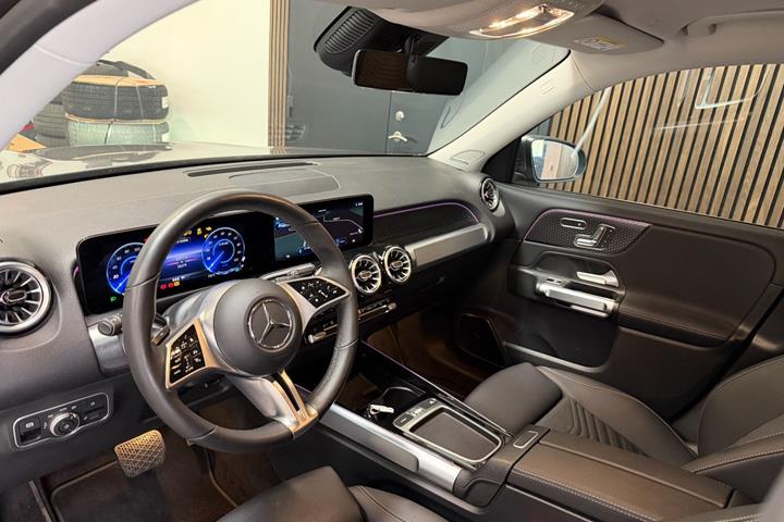 Grå Mercedes EQB250+ fra 2025