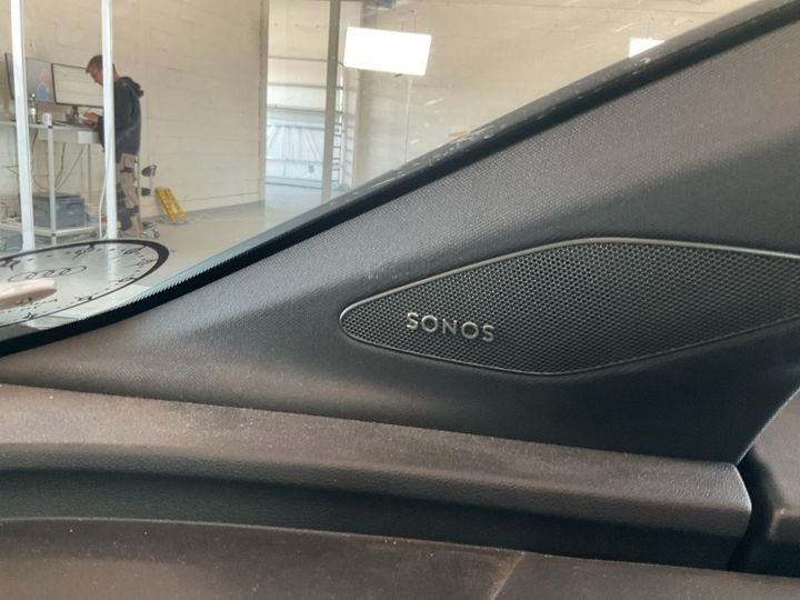 Sølv Audi Q4 e-tron fra 2025