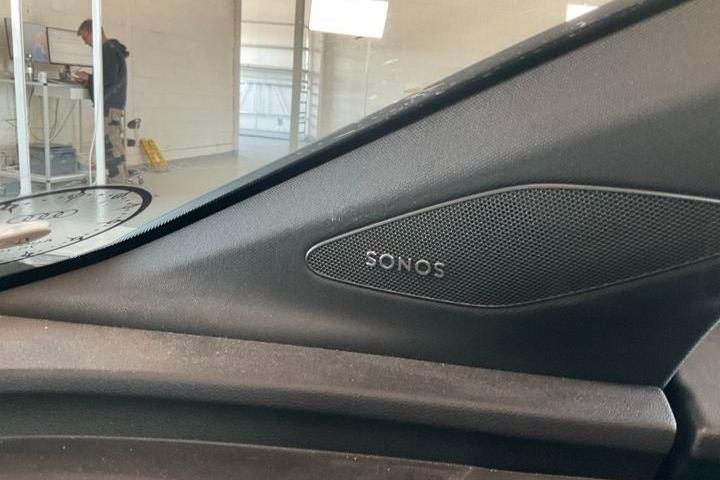 Sølv Audi Q4 e-tron fra 2025