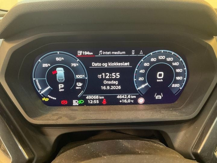 Sølv Audi Q4 e-tron fra 2025