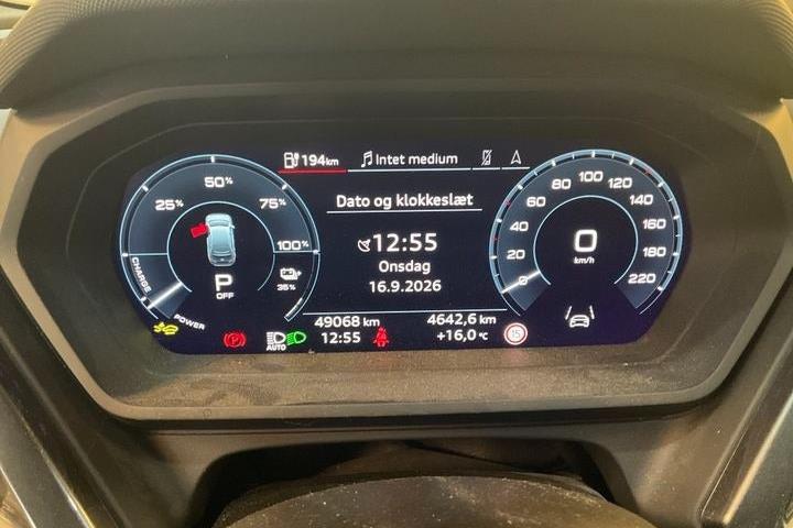Sølv Audi Q4 e-tron fra 2025
