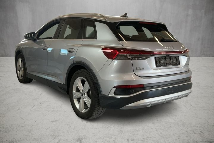 Sølv Audi Q4 e-tron fra 2025