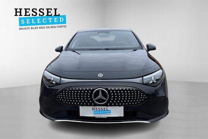 Sort Mercedes CLA250+ fra 2025